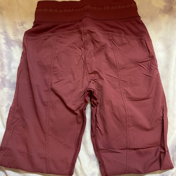 Lululemon Dance Studio Crop 25” - Picture 3 of 5